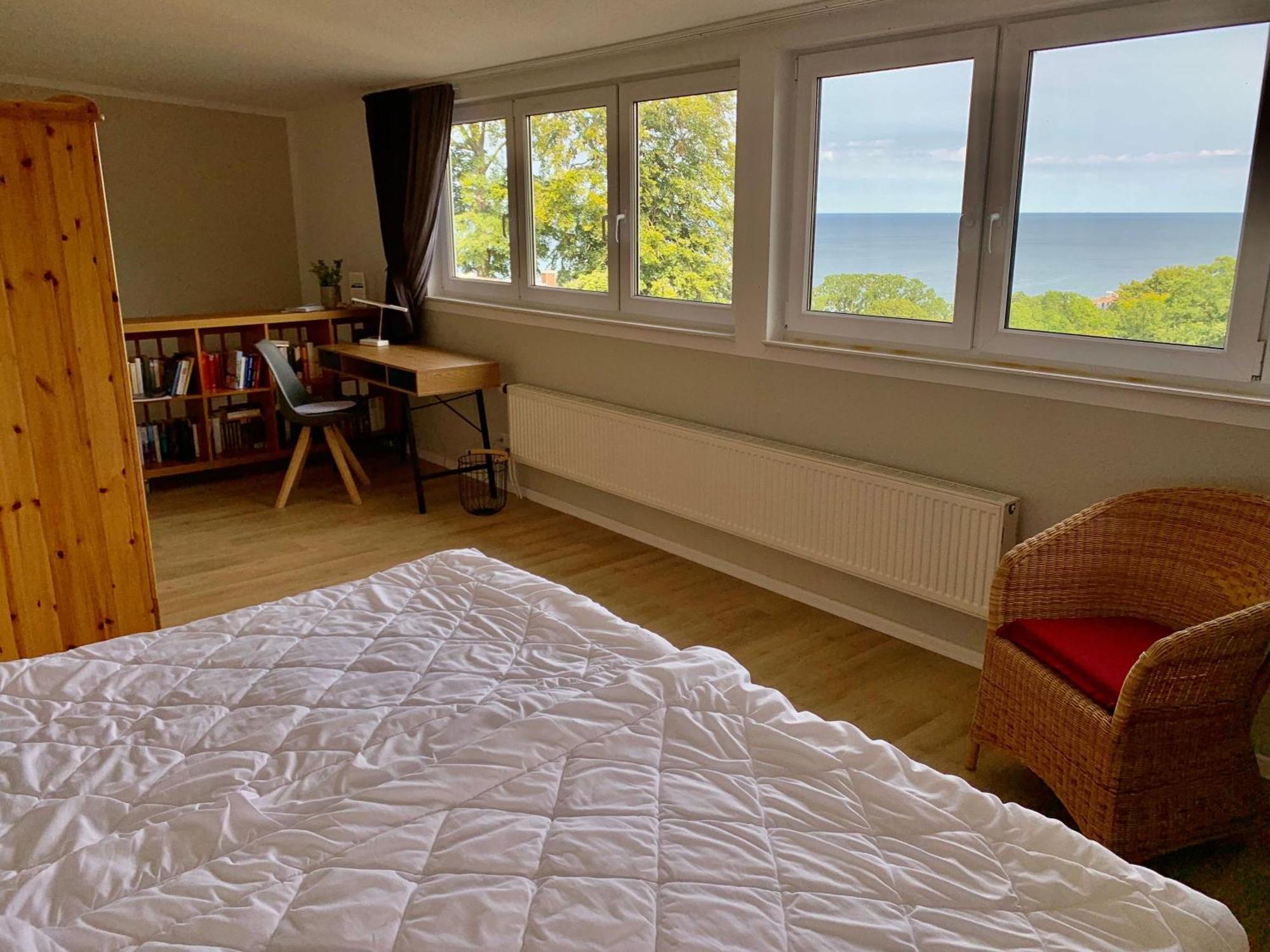 Ferienwohnung mit Meerblick und Schwimmbad Goehren  Exterior foto
