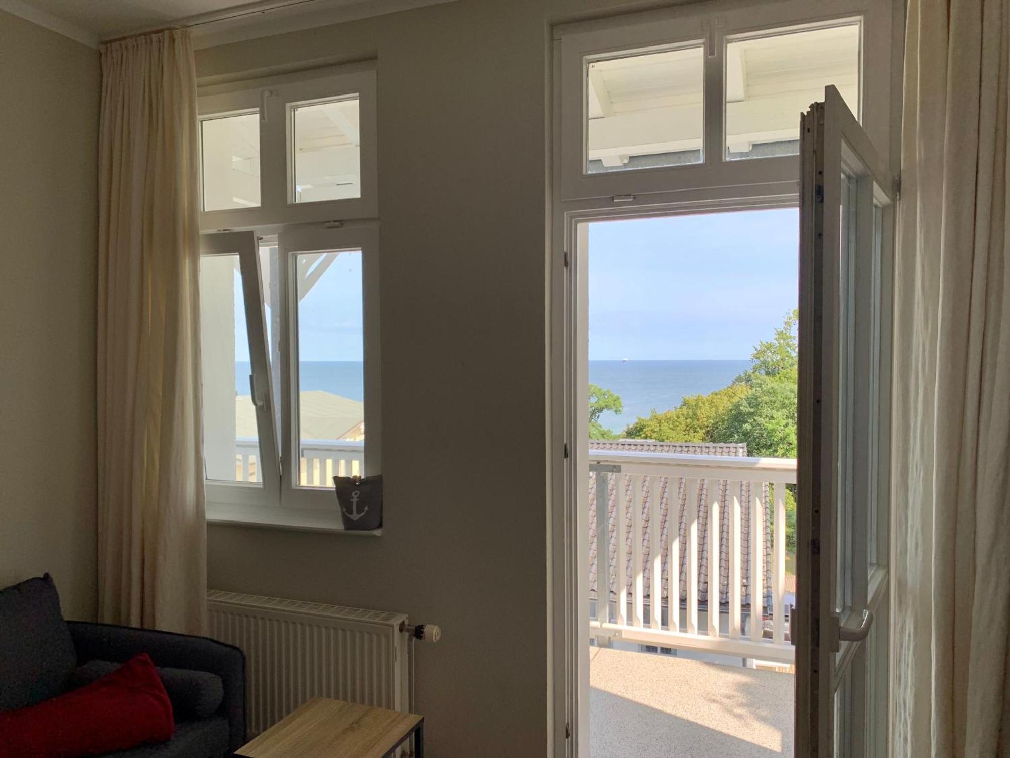 Ferienwohnung mit Meerblick und Schwimmbad Goehren  Exterior foto