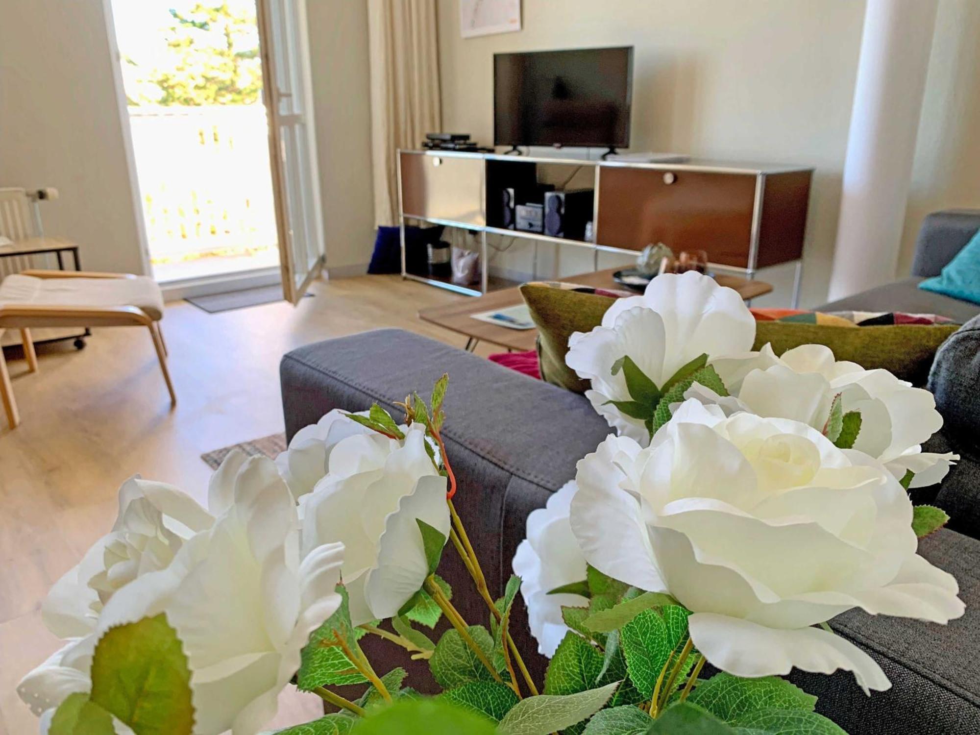 Ferienwohnung mit Meerblick und Schwimmbad Goehren  Exterior foto