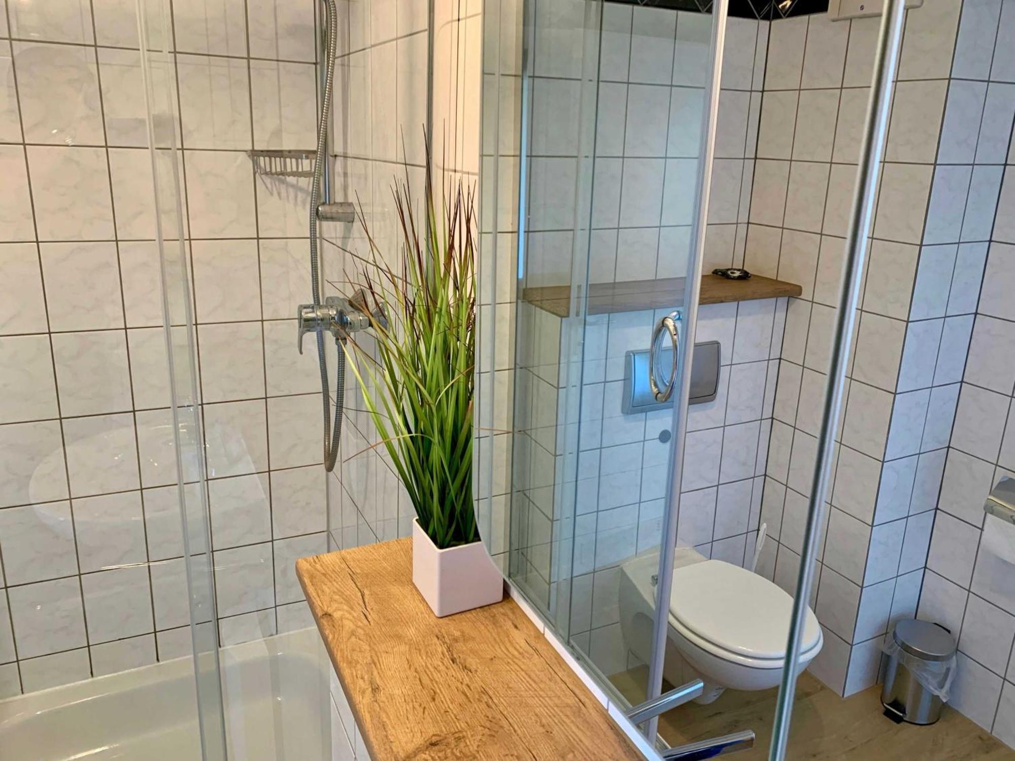 Ferienwohnung mit Meerblick und Schwimmbad Goehren  Exterior foto