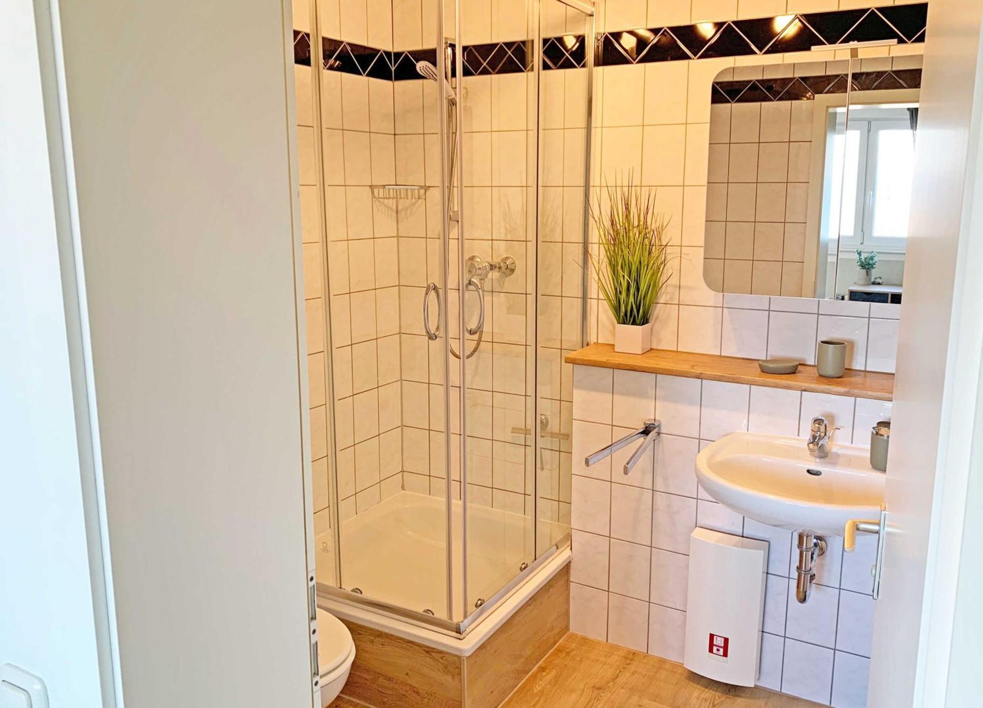 Ferienwohnung mit Meerblick und Schwimmbad Goehren  Exterior foto