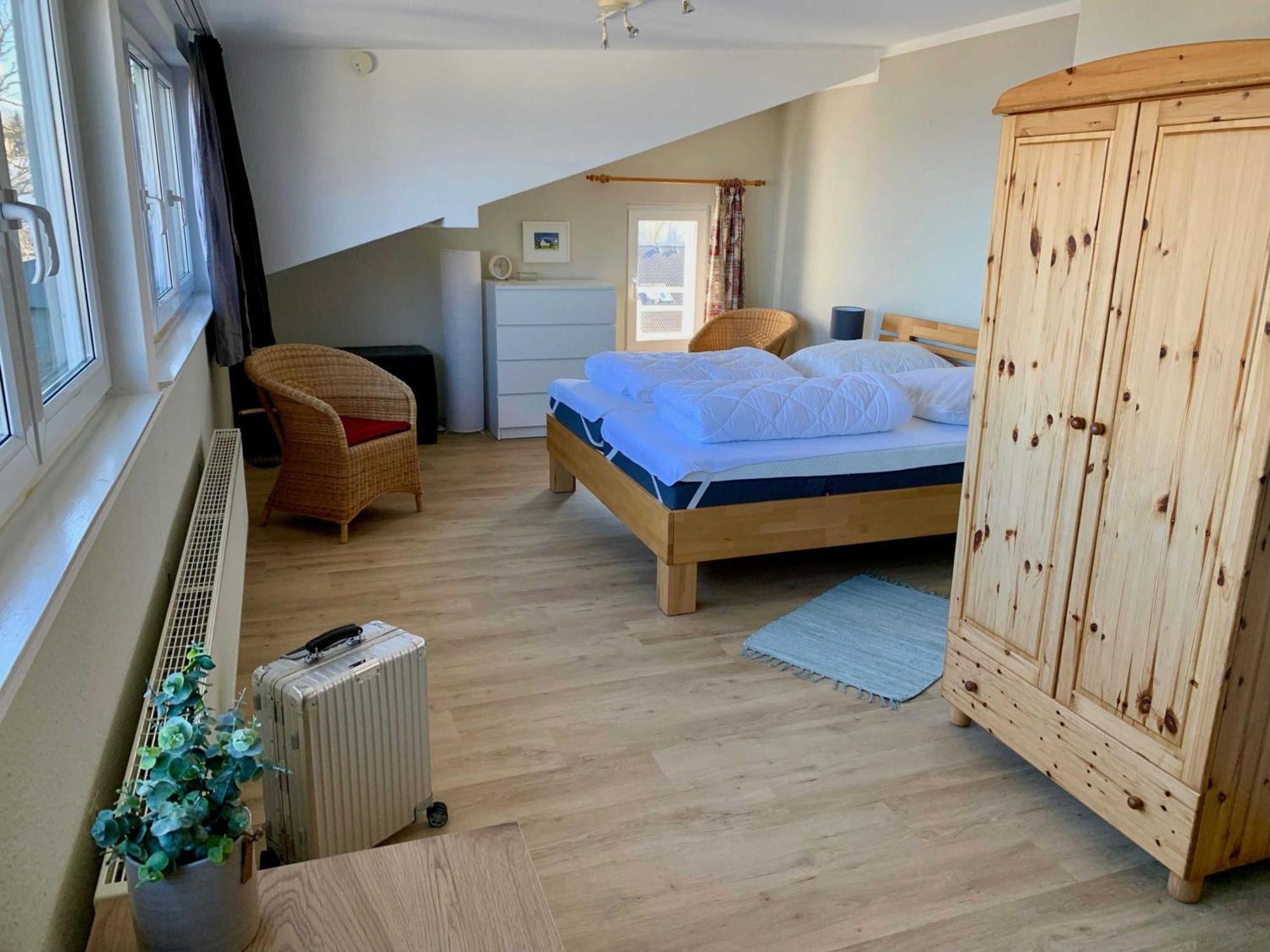 Ferienwohnung mit Meerblick und Schwimmbad Goehren  Exterior foto