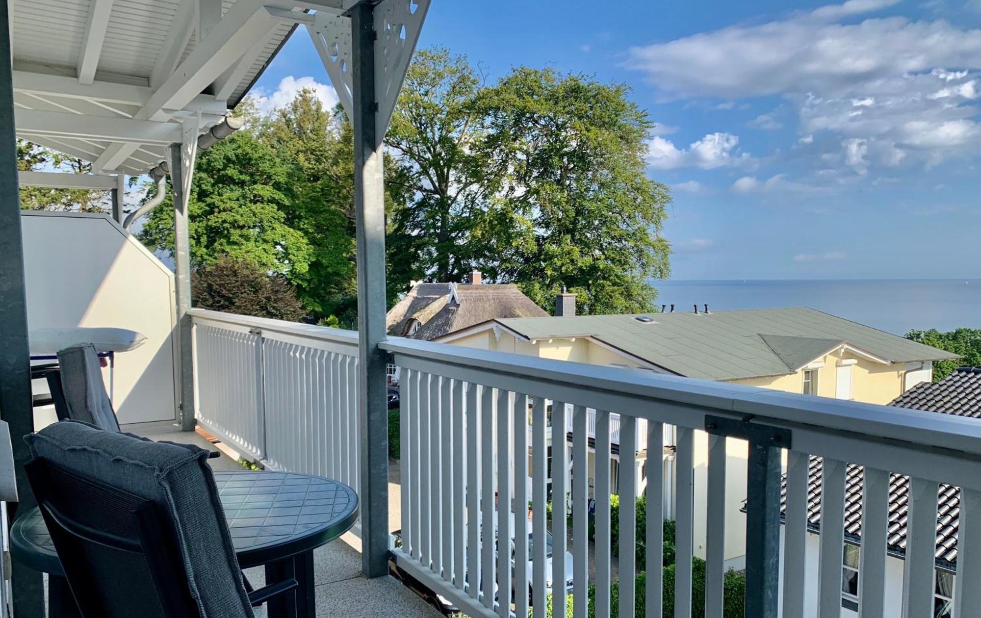 Ferienwohnung mit Meerblick und Schwimmbad Goehren  Exterior foto